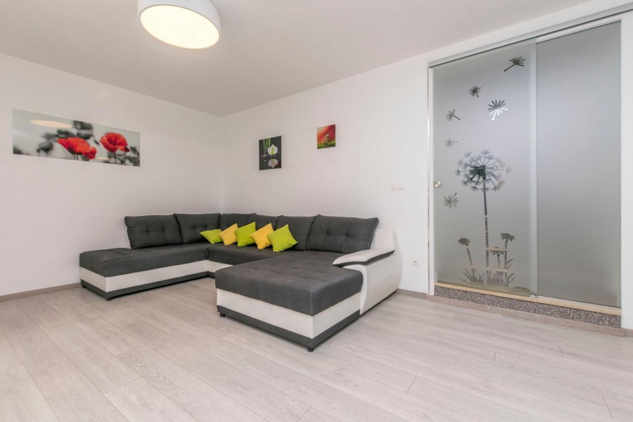 Apartment Dora Duće Exterior foto