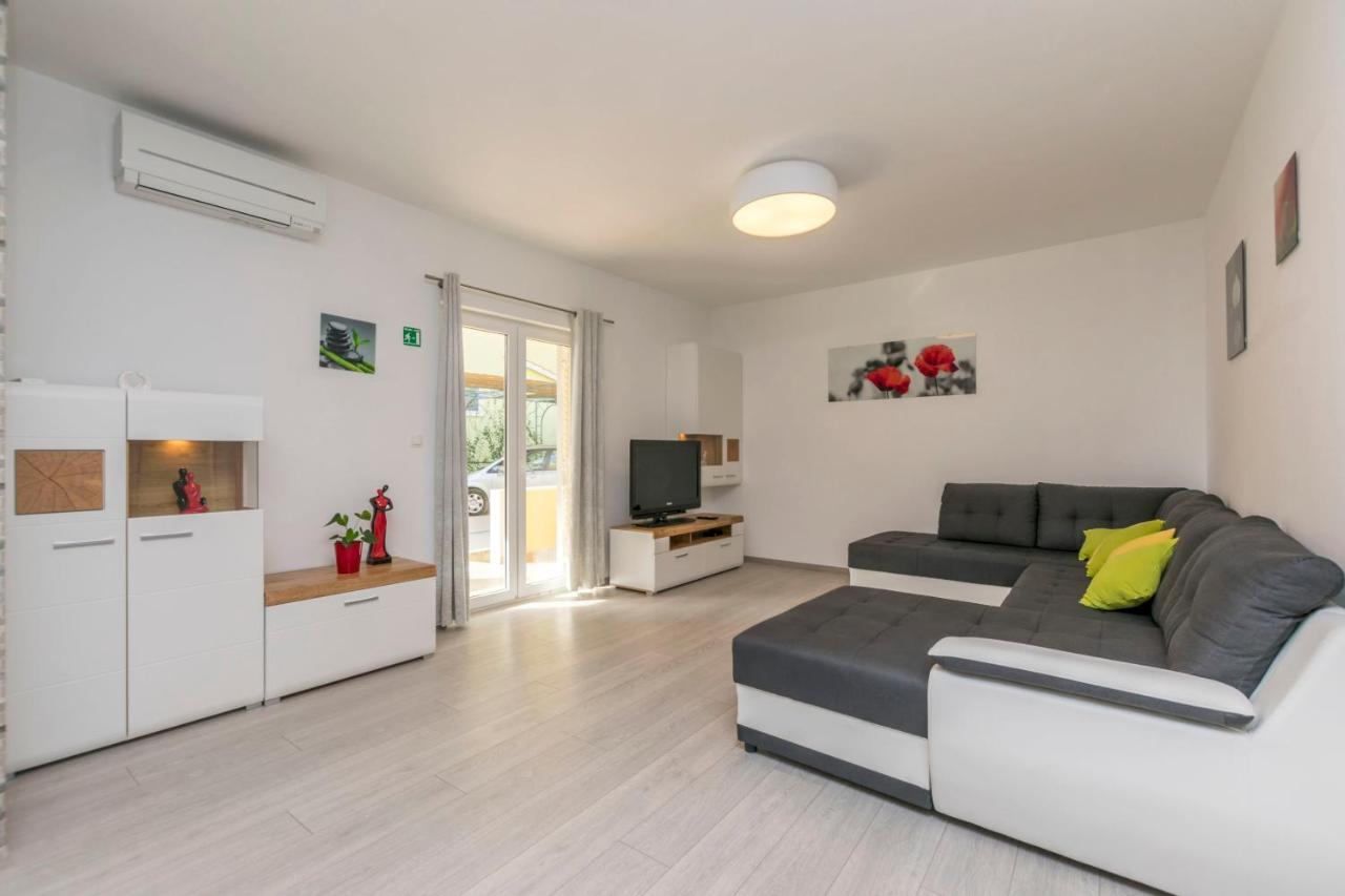 Apartment Dora Duće Cameră foto